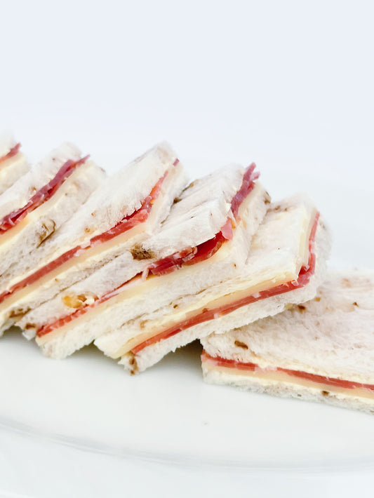 Sándwiches Bondiola Y Queso En Pan De Nuez Copetín - 6 Unidades