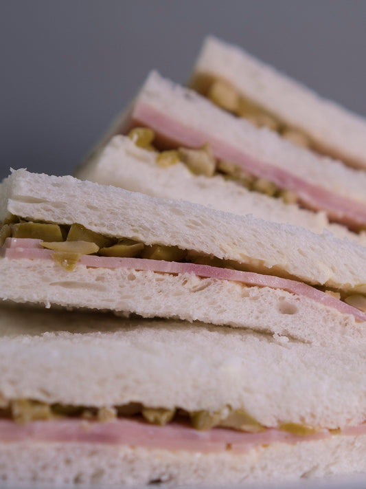 SANDWICHES DE ACEITUNAS CON JAMON