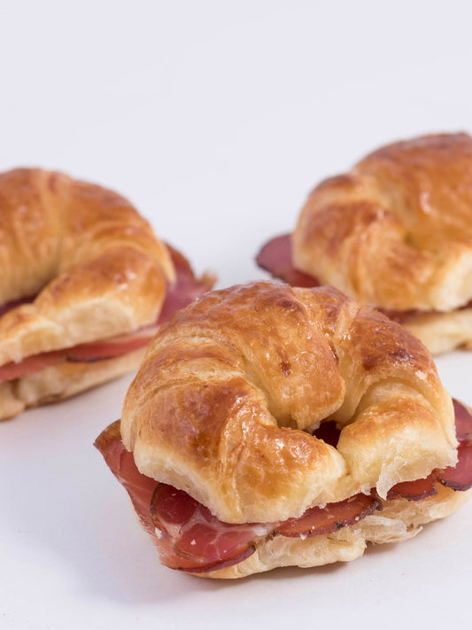 Medialunitas Bondiola Y Queso - 6 Unidades