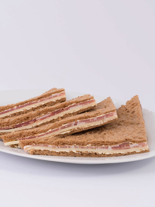 Sándwiches Integral Jamón Crudo Con Queso - 4 Unidades