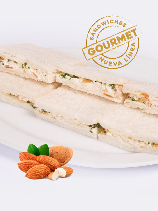 SANDWICHES DE POLLO ALMENDRADO CON QUESO BLANCO Y CIBOULETTE