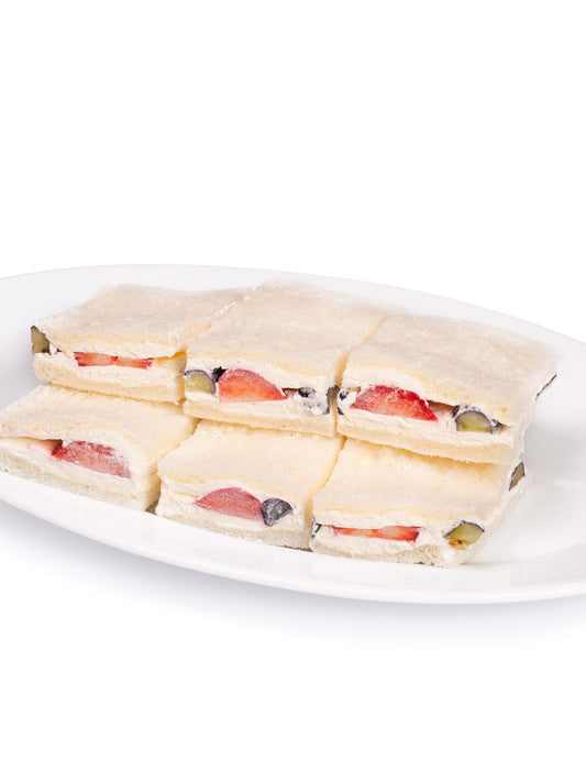 6 Sándwiches japoneses frutales frutilla y arándanos copetin