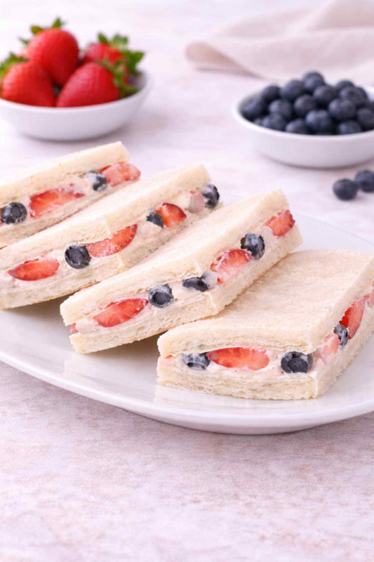 Sándwiches Japonés De Frutilla Y Arándanos Copetín - 6 Unidades