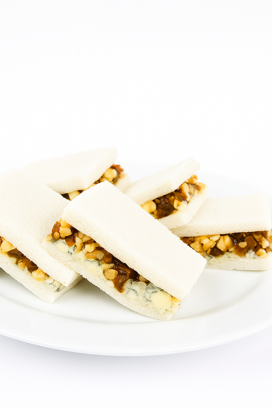 Sándwiches Gourmet de roquefort, higos y nueces - 6 Unidades